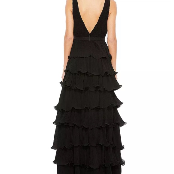 Bloomingdale’s Mac Duggal Sleeveless Ruffle Tiered V Neck Gown - Picture 3 of 3